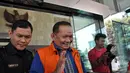 Berkas pemeriksaan tersangka kasus dugaan suap penanganan perkara korupsi bantuan sosial di Pemerintahan Kota Bandung tersebut dinyatakan lengkap dan dilimpahkan ke tahap 2 (P21). (Liputan6.com/Miftahul Hayat)