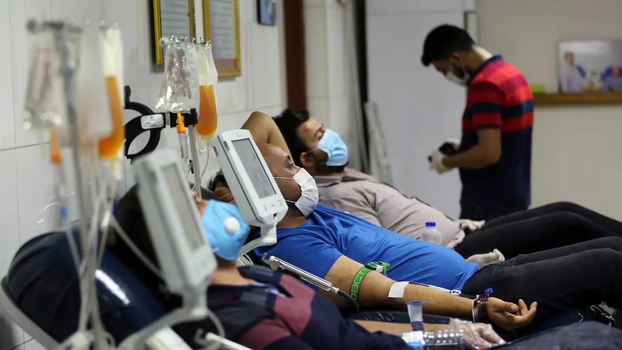 FOTO: Sembuh dari COVID-19, Warga Irak Donorkan Plasma