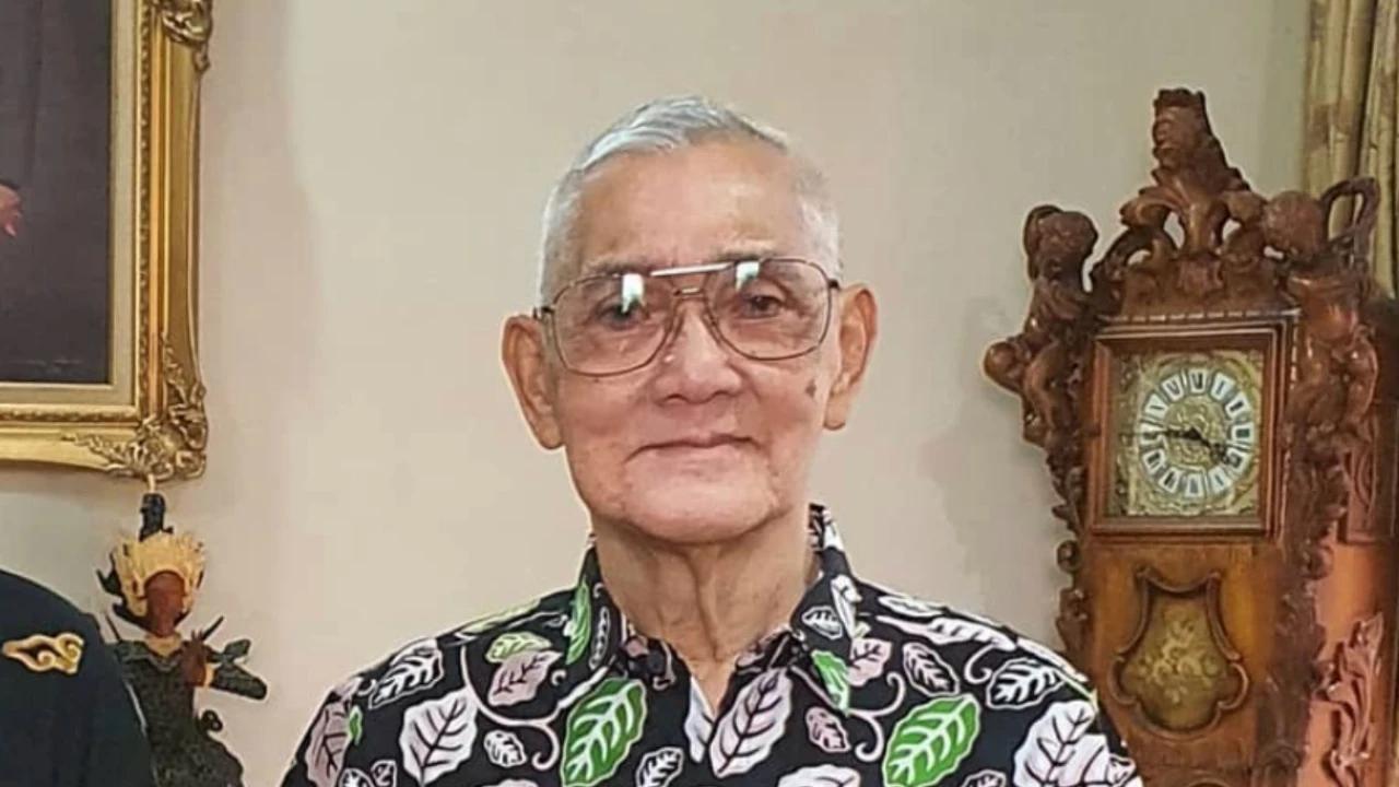 Try Sutrisno akan Dimakamkan Dekat BJ Habibie, Ainun dan Ani Yudhoyono