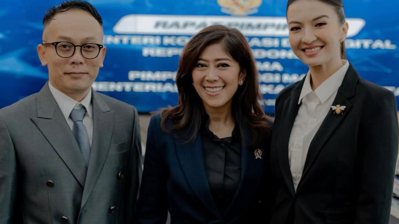 Penampilan Elegan Raline Shah di Pelantikan Staf Khusus Komdigi, Detail Bros Emas Jadi Sorotan
