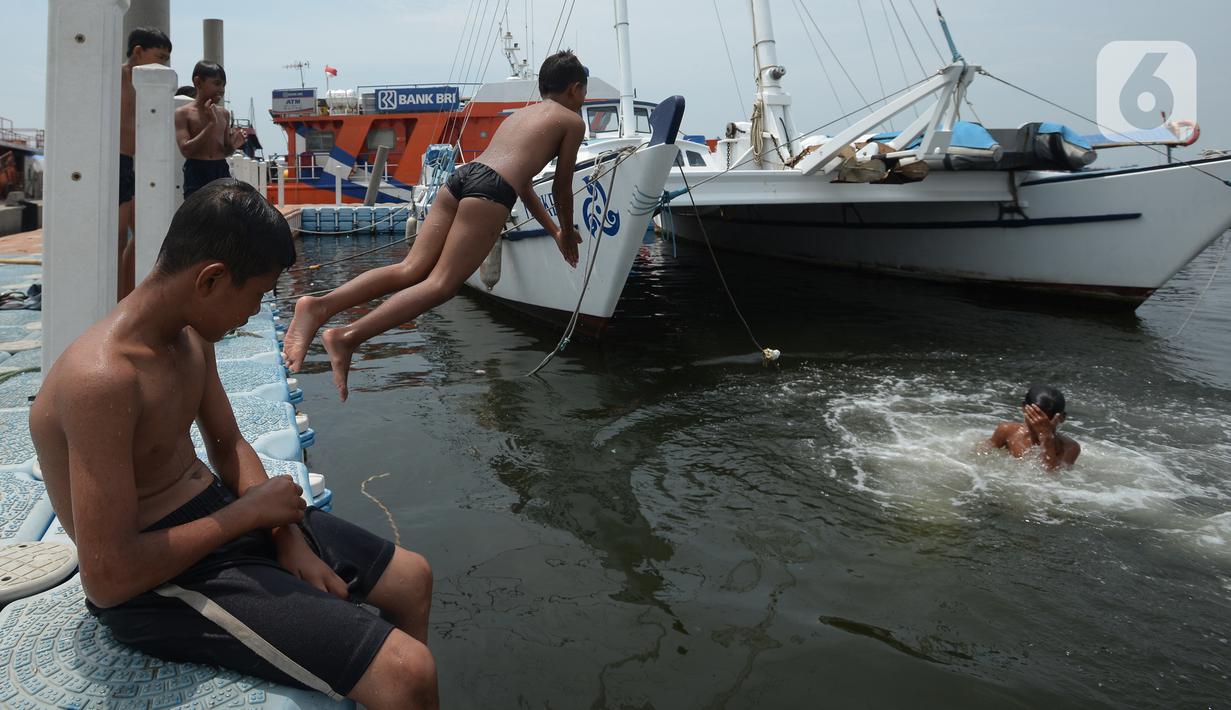 FOTO: Minimnya Lahan Bermain untuk Anak-Anak Nelayan di ...