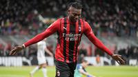 AC Milan unggul terlebih dahulu pada menit ke-29. Gol dicetak Rafael Leao usai memanfaatkan umpan silang Sandro Tonali. (AP/Luca Bruno)