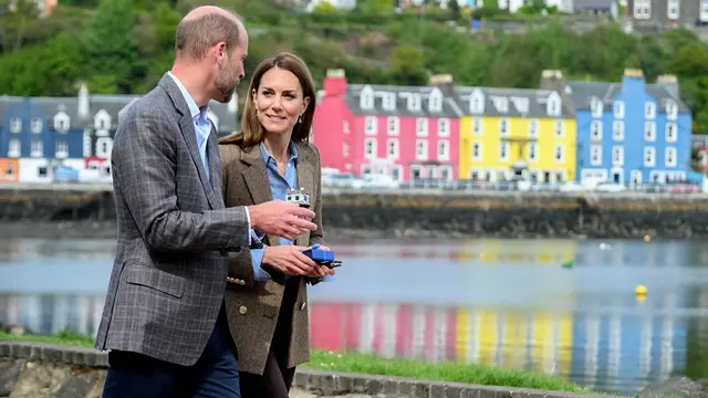 Kate Middleton dan Pangeran William Bagikan Potret Ulang Tahun Penikahan ke-14, Mesra di Pinggir Danau Skotlandia