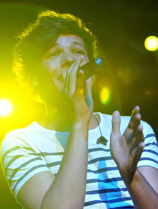 Louis Tomlinson bersama rekan-rekan di One Direction memutuskan untuk bubar setidaknya setahun setelah pertemuan di Britania Raya pada pertengahan Agustus. (Bintang/EPA)