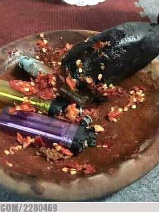 6 Potret Nyeleneh Orang Makan Sambal Ini Bikin Geleng Kepala