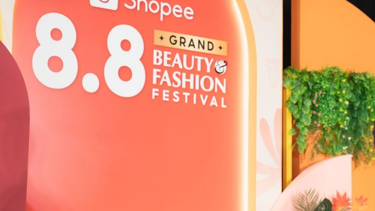 Cari tahu kejutan dan informasi lebih lanjut tentang 8.8 Grand Beauty & Fashion Festival di https://shopee.co.id/8-8. Pastikan juga unduh aplikasi Shopee secara gratis melalui App Store atau Google Play dan segera aktifkan ShopeePay untuk mendapatkan berb