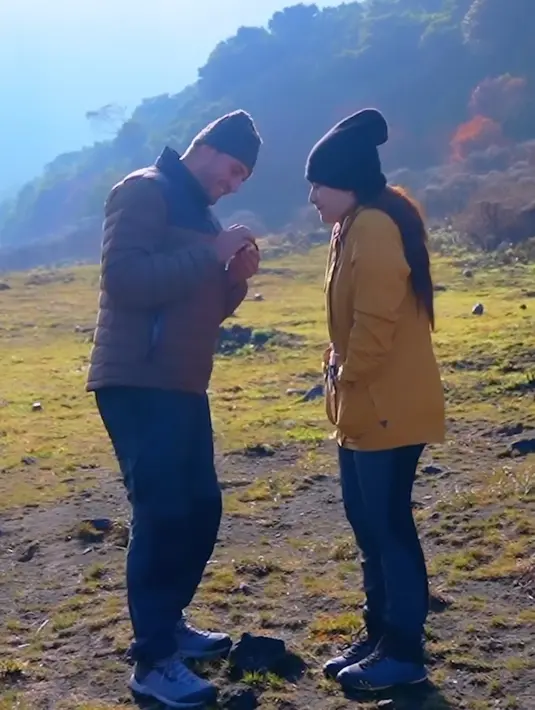 <p>[Instagram/natahalieholscher]</p>