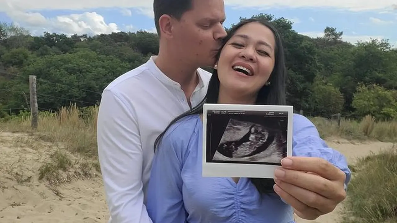 8 Potret Gracia Indri Hamil 7 Bulan dengan Outfit Fashionable Bergaya Parisian