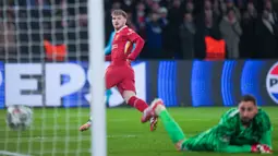 Pertandingan yang berlangsung di Parc des Princes pada 6 Maret 2025 ini berakhir dengan kemenangan tipis 1-0 untuk The Reds, berkat gol dari Harvey Elliott di menit ke-87. (AP Photo/Aurelien Morissard)