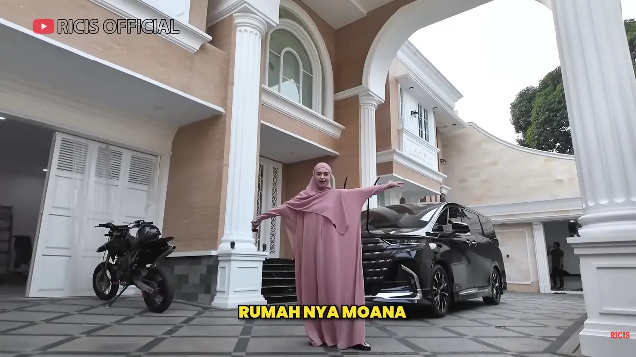 Potret Fasad Depan Rumah Ria Ricis