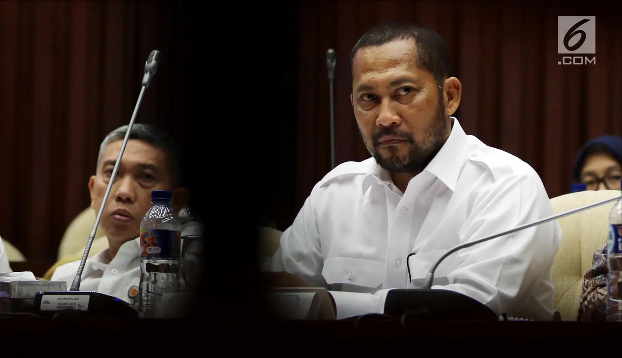 Dirut Perum Bulog Budi Waseso atau Buwas saat mengikuti Rapat Kerja (Raker) dengan Komisi IV DPR di Jakarta, Kamis (13/9). Raker juga membahas tentang evaluasi pelaksanaan APBN 2018 dan RAPBN 2019 Perum Bulog. (Liputan6.com/JohanTallo)