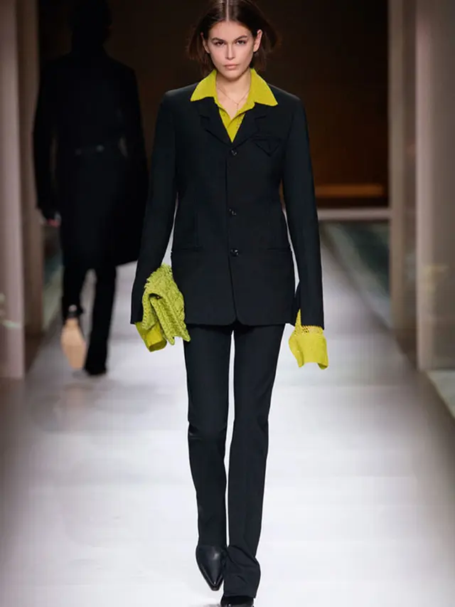 Modernitas dalam Koleksi Tas dan Pakaian di Bottega Veneta Fall 2020