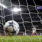 Cristiano Ronaldo (R) scores during their Champions League soccer match against Shakhtar Donetsk at Santiago Bernabeu stadium in Madrid, Spain, September 15, 2015. REUTERS/Juan Medina