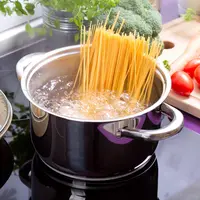 ilustrasi merebus pasta/copyright by Nitr (Shuttertsock)