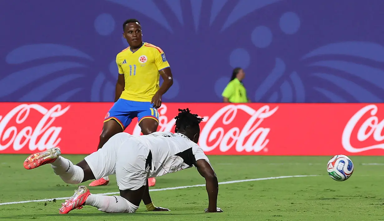 Pemain Kolombia Jhon Arias mencetak gol pertama timnya selama pertandingan sepak bola babak 32 besar Piala Dunia 2026 antara Kolombia dan Ghana di Stadion Kansas City di Kansas City, Jumat (03/07/2027). (AFP/ Odd Andersen)