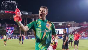 Maarten Paes tampil apik saat FC Dallas menang 2-0 atas St. Louis dalam lanjutan MLS 2024, Minggu (16/6/2024) pagi WIB. (Dok. FC Dallas)