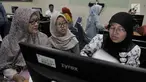 Orang tua calon siswa Sekolah Menengah Pertama (SMP) mendampangi anaknya saat mengurus Penerimaan Peserta Didik Baru (PPDB) di SMP Negeri 92, Jakarta, Senin (25/6). (Merdeka.com/Iqbal S Nugroho)