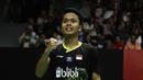Tunggal putra Indonesia, Anthony Sinisuka Ginting, saat menghadapi tunggal China, Huang Yu Xiang, pada laga Indonesia Masters 2020 di Istora Senayan, Jakarta, Jumat (17/1). Anthony Ginting menang 21-11, 21-14 atas Huang Yu Xiang. (Bola.com/Yoppy Renato)