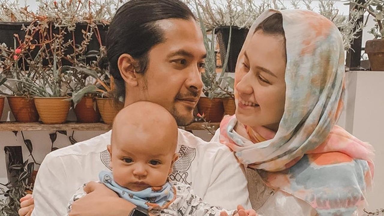 6 Potret Akikah Anak Kimberly Rider, Tingkah Rayden Bikin Gemas