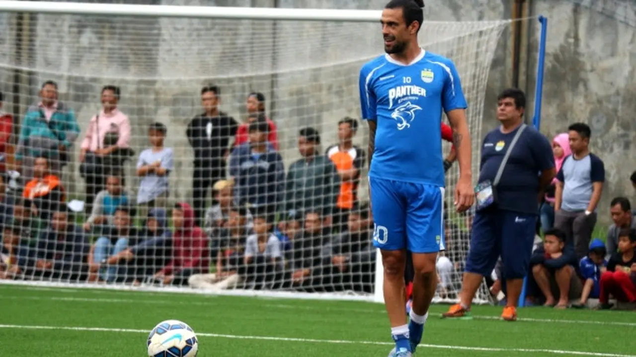 Alex Wilian Costa tengah seleksi bersama Persib Bandung