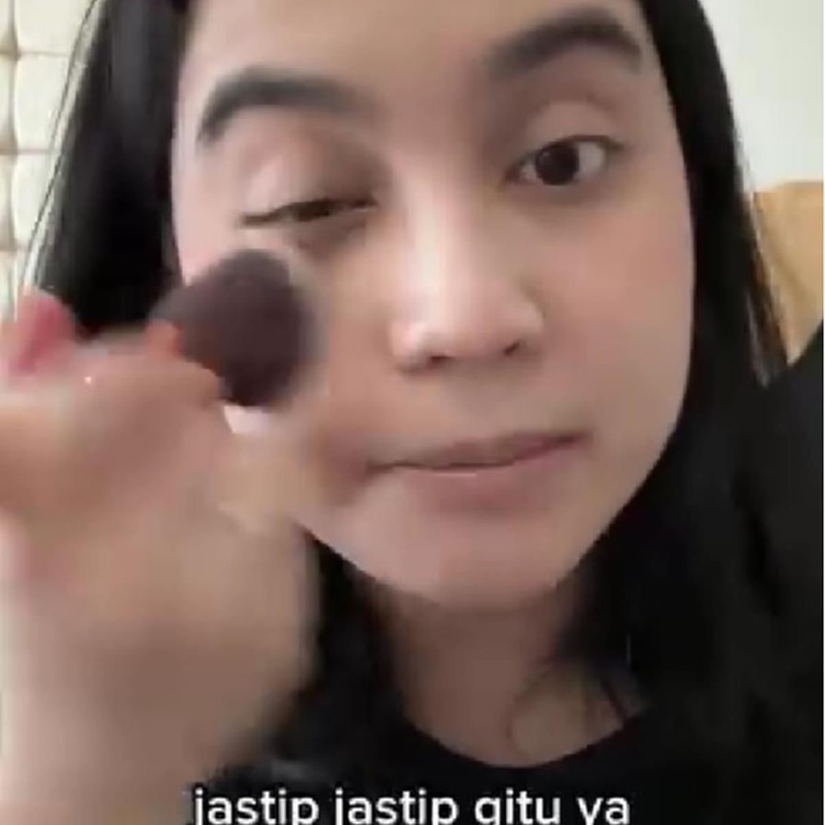 Tips Makeup Antimenor dengan Blush On Rp60 Ribuan Ala Rachel Amanda (credit: instagram/auroramanda95