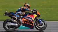 Mika Kallio menjajal KTM RC16 V4