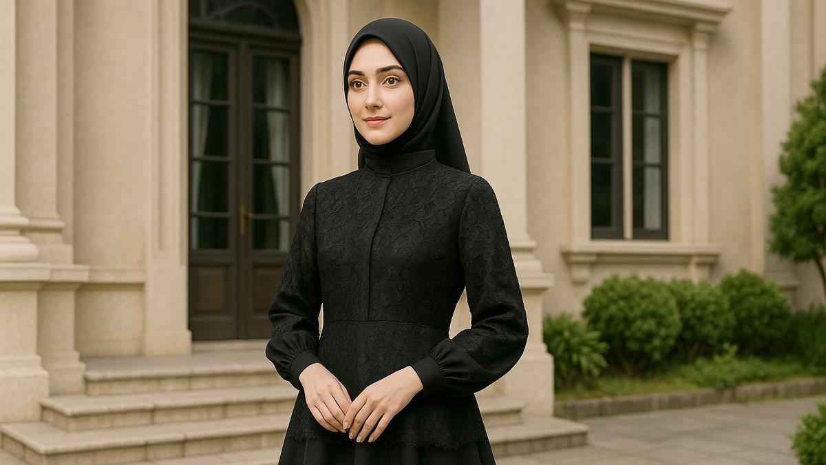 Inspirasi Dress Hitam Berlayer yang Bikin Penampilan Makin Anggun dan Elegan