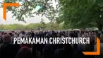 Pemakaman korban meninggal aksi teror di masjid Selandia Baru kembali dilakukan. Hari Jumat (22/3) sebanyak 26 jenazah dimakamkan termasuk korban tewas termuda.