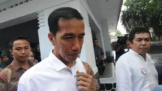 Capres Joko Widodo melakukan preskon sebelum malam debat calon presiden di Lenteng Agung, Jaksel, Senin (9/6/2014) (Liputan6.com/Herman Zakharia)