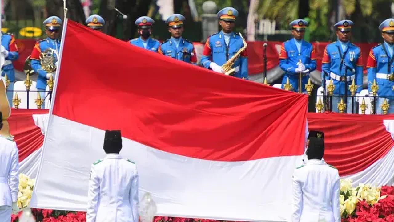 Pertama, Pemprov DKI akan mengadakan upacara di Monas pada pukul 06.30 WIB. Setelah itu, seluruh PNS akan kirab ke Istana Kepresidenan Jakarta.