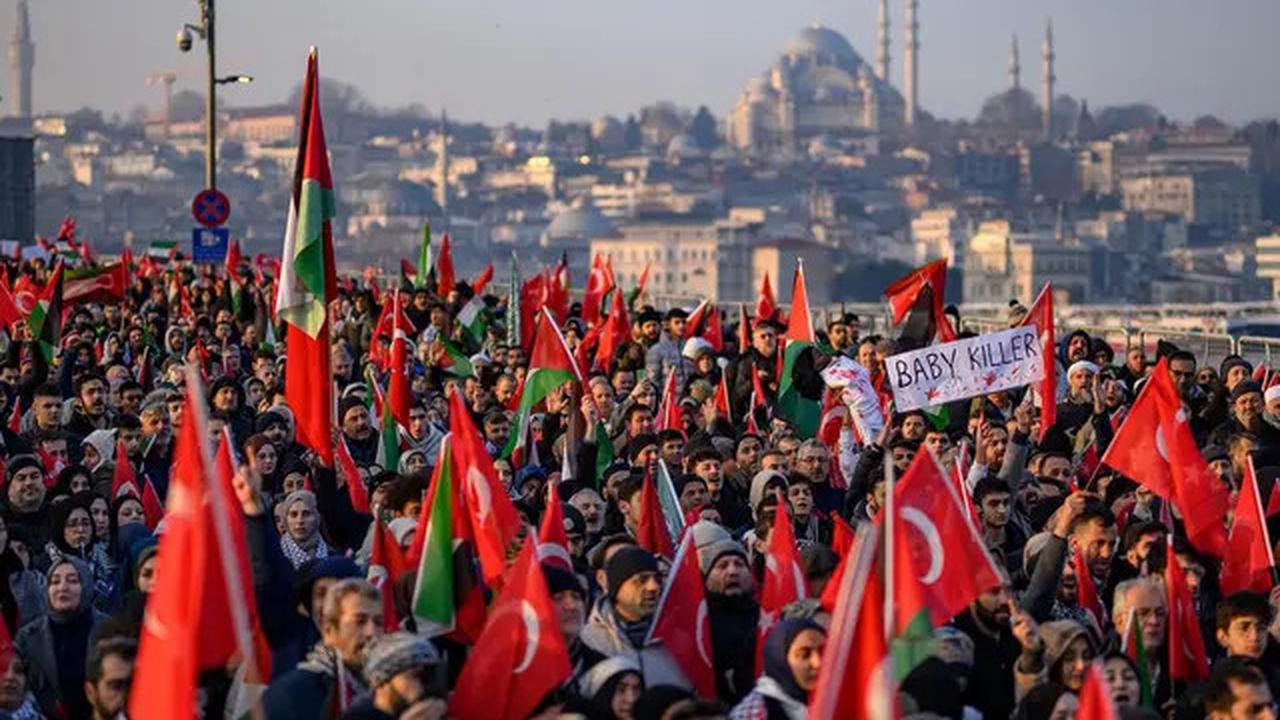 Hari Pertama 2025, Masyarakat Turki Gelar Unjuk Rasa Desak Penghentian Genosida di Gaza