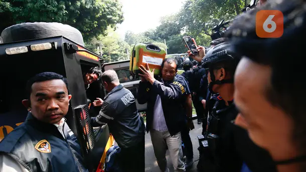 Barang Bukti Emas Hasil Geledah Rumah Sentul Tiba di Mapolda Metro Jaya