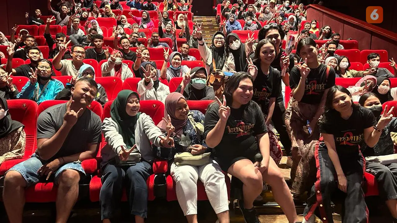 Intip Aksi Seru Para Pemain Keramat 2: Caruban larangSaat Layani Fans Berswafoto di Solo
