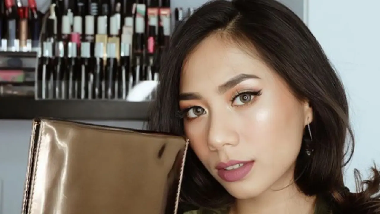 Mau Pergi ke Pesta? Intip Look Makeup Abel Cantika Yuk