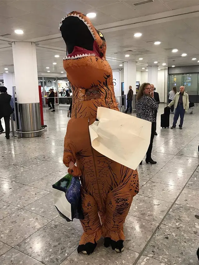 Aksi Lucu di Bandara