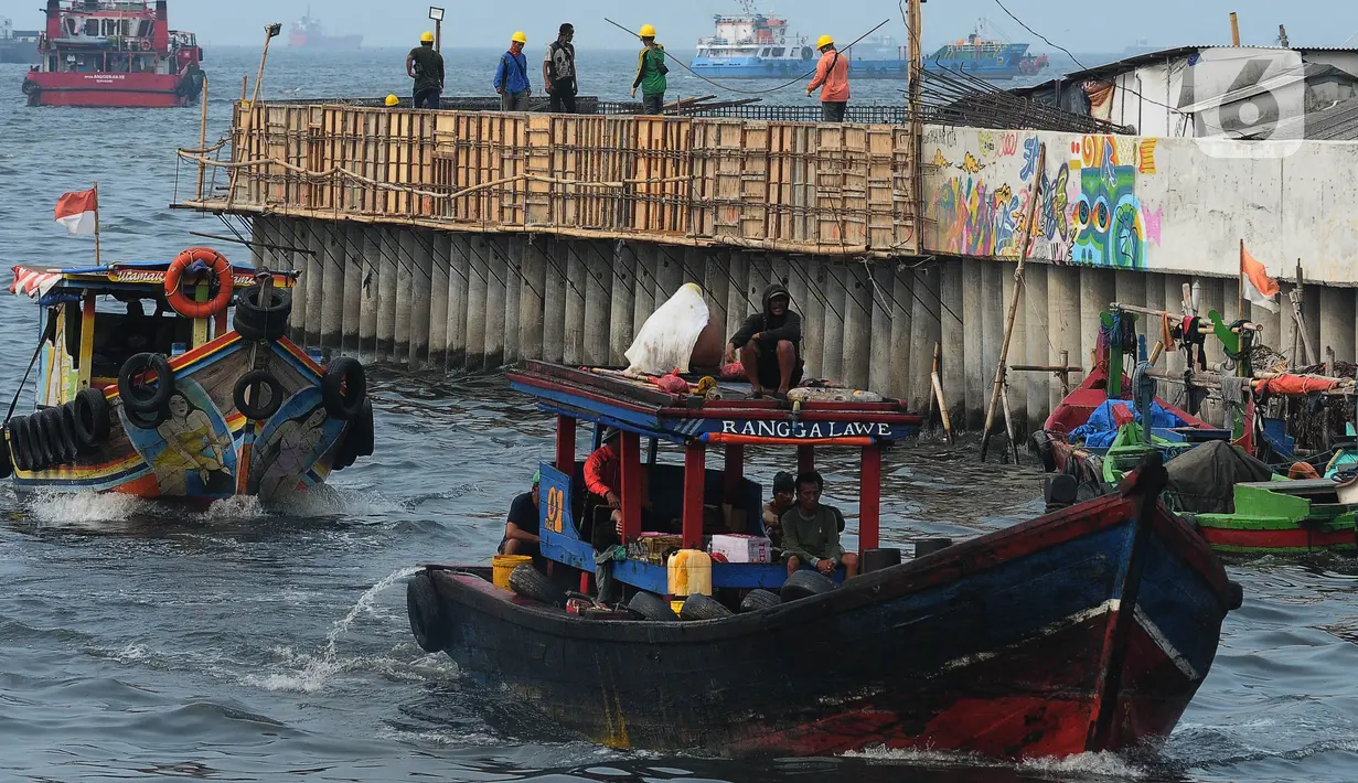 Dengan tiang pancang dari beton sepanjang 3,2 kilometer untuk membatasi laut dengan daratan. (merdeka.com/Imam Buhori)