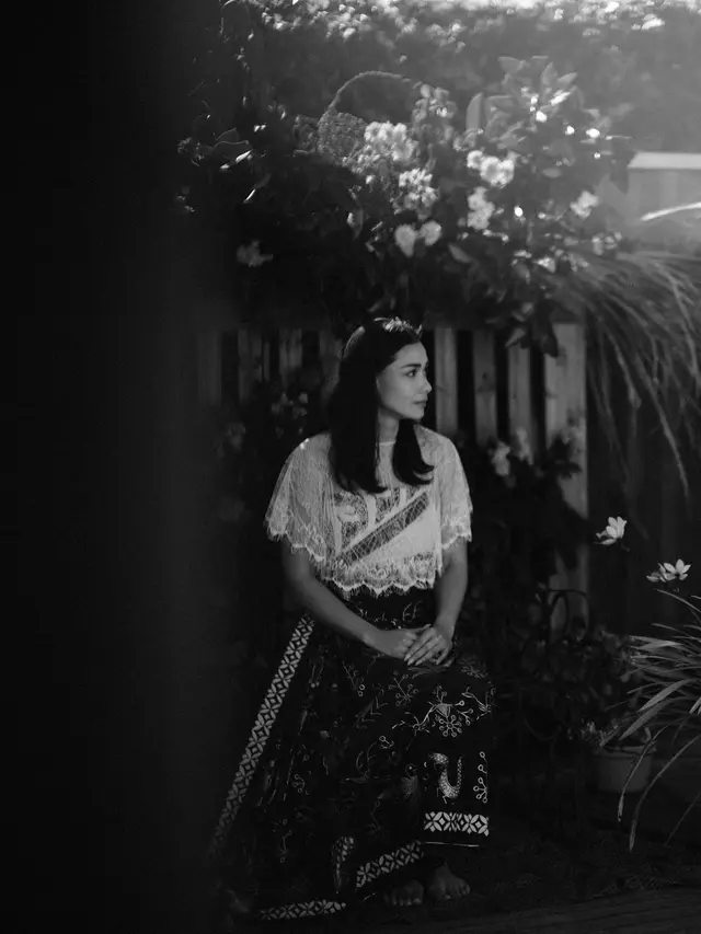 9 Potret Prosesi Siraman Adinia Wirasti, Sosoknya Tuai Banyak Pujian