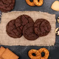 Resep kue kering oatmeal coklat ini praktis, sehat, dan mudah dibuat di rumah dengan bahan sederhana untuk camilan lezat sehari-hari. (Foto: 8photo/Freepik)
