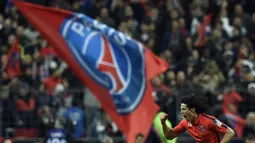 Edinson Cavani merayakan gol keduanya ke gawang Bastia (LOIC VENANCE / AFP)