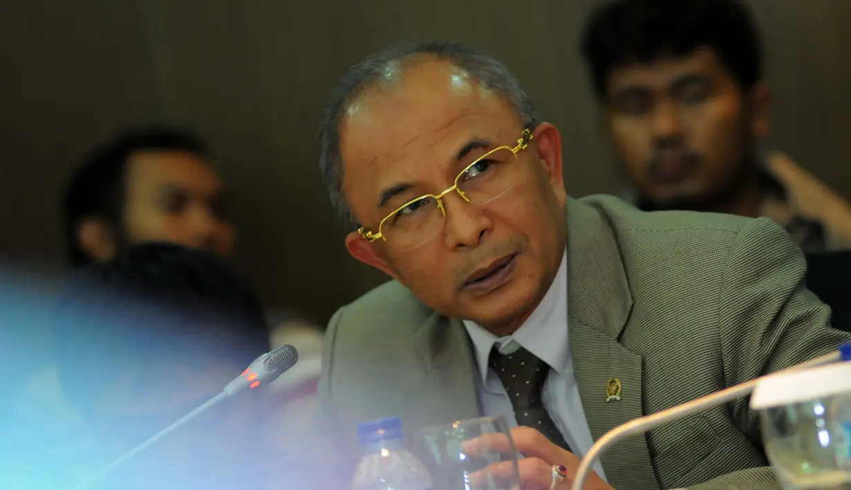 Sekretaris Fraksi PKS Refrizal saat menghadiri rapat konsolidasi di ruang fraksi Partai Golkar di gedung DPR/MPR, Jakarta, Selasa (24/3/2015). KMP sepakat menggulirkan hak angket untuk Menkumham Yasonna Laoly. (Liputan6.com/Faisal R Syam)