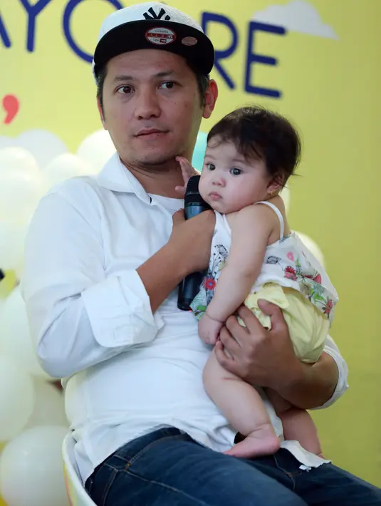 Selain sering main bersama ayahnya, Gempi juga suka makan loh! (Wimbarsana/Bintang.com)