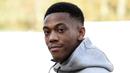 Penyerang MU, Anthony Martial tiba untuk mengikuti latihan bersama timnas Prancis di Yvelines, Prancis, Senin (9/11/2015). (AFP Photo/Frank Fife)