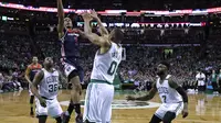 Bradley Beal saat melawan Boston Celtic pada laga Semifinal NBA, Jumat (12/5/2017) (AP Photo/Charles Krupa)