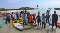 Kurio bersama Urban Republic yang baru selesai menggelar Weekend Getaway di Pantai Perawan, Pulau Pari