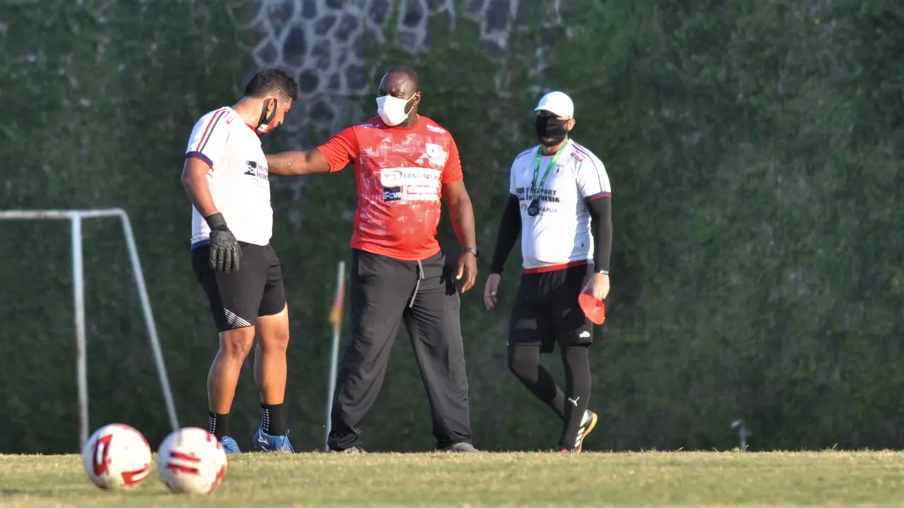 Pelatih Persipura, Jacksen Tiago