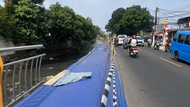 Ini Alasan Pemkot Belum Perbaiki Trotoar Ambles Jalan Raya Sawangan