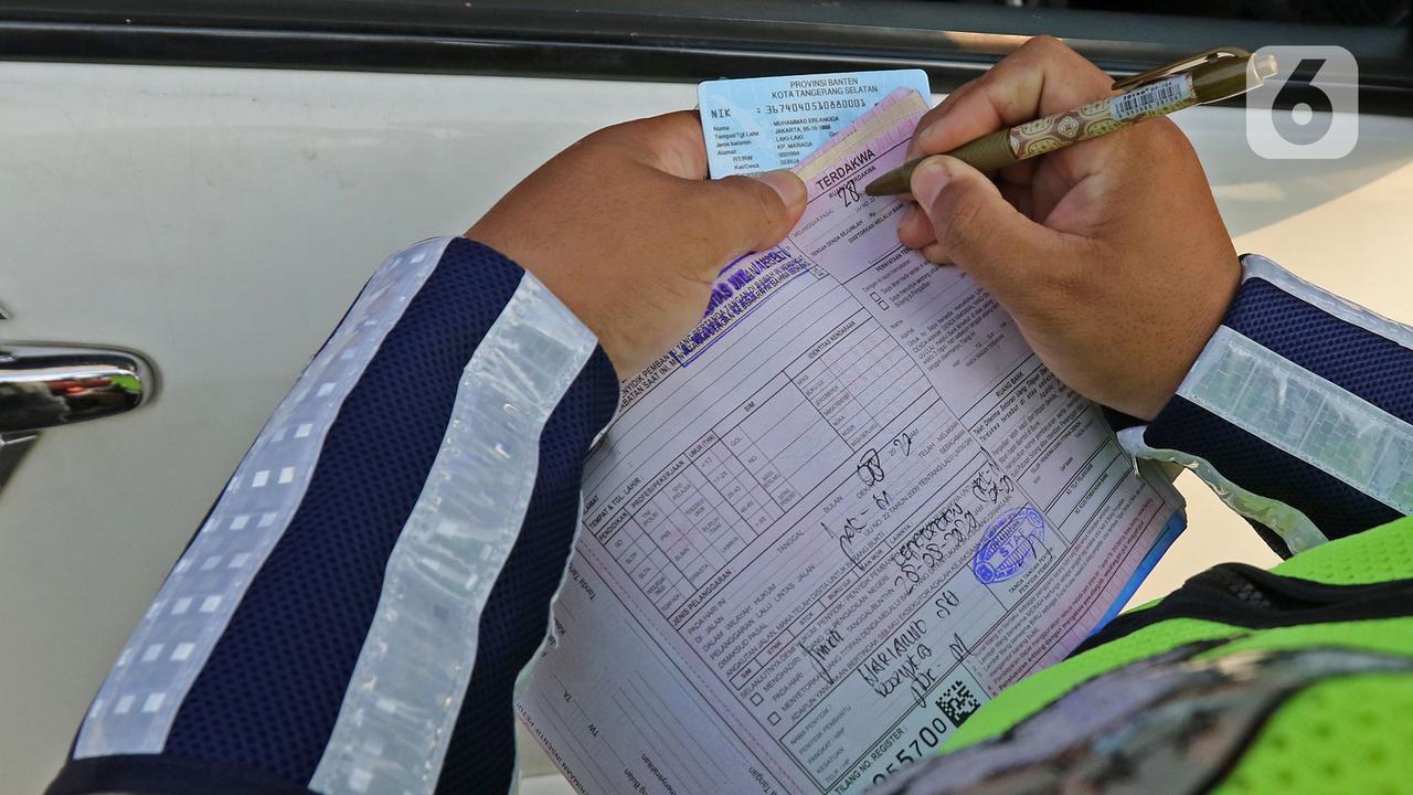 FOTO: Sanksi Tilang Terhadap Pelanggar Ganjil Genap Kembali Diberlakukan