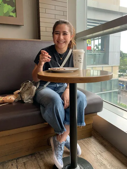 Prilly Latuconsina (Instagram/prillylatuconsina96)