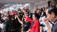 Ketua Umum PDIP Megawati Soekarnoputri di acara kampanye akbar Ganjar-Mahfud bertajuk Konser Salam Metal di Stadion Utama Gelora Bung Karno (GBK), Jakarta, Sabtu (3/2/2024). (Liputan6.com/Ady Anugrahadi)