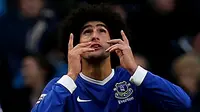 Fellaini Minta Maaf pada Ryan Shawcross